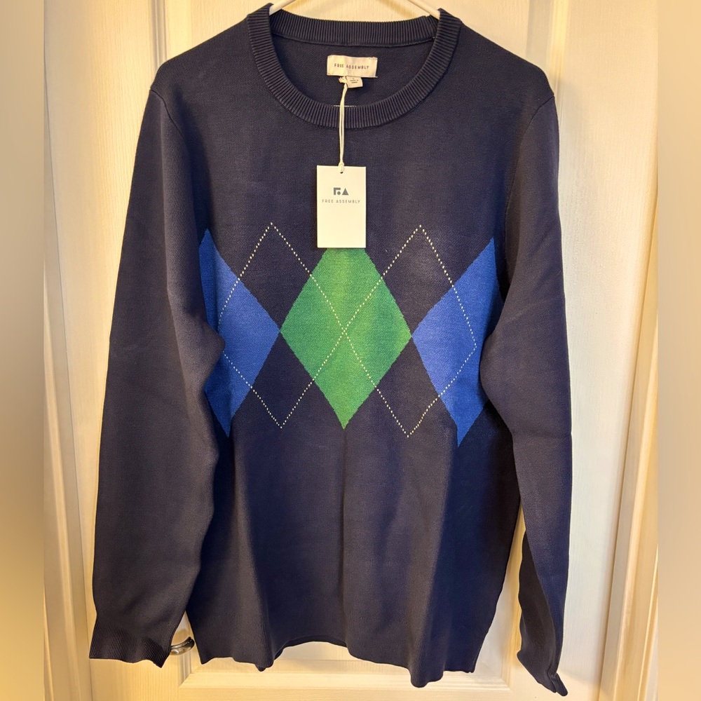 NWT Men’s Free Assembly Size L Navy Blue & Green Diamond Design Sweater